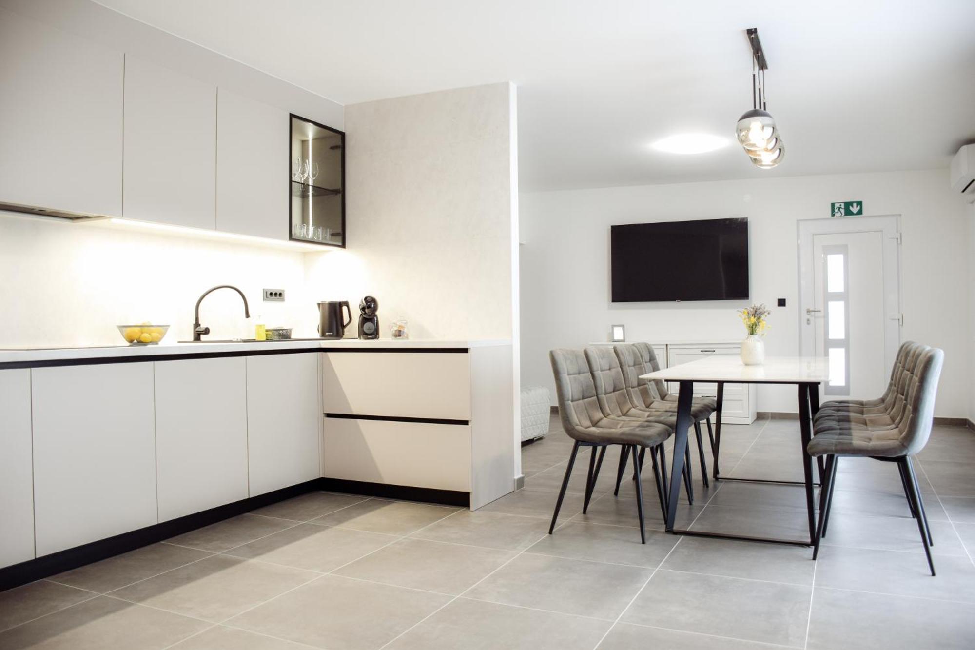 Apartments Petra Рисика Екстериор снимка